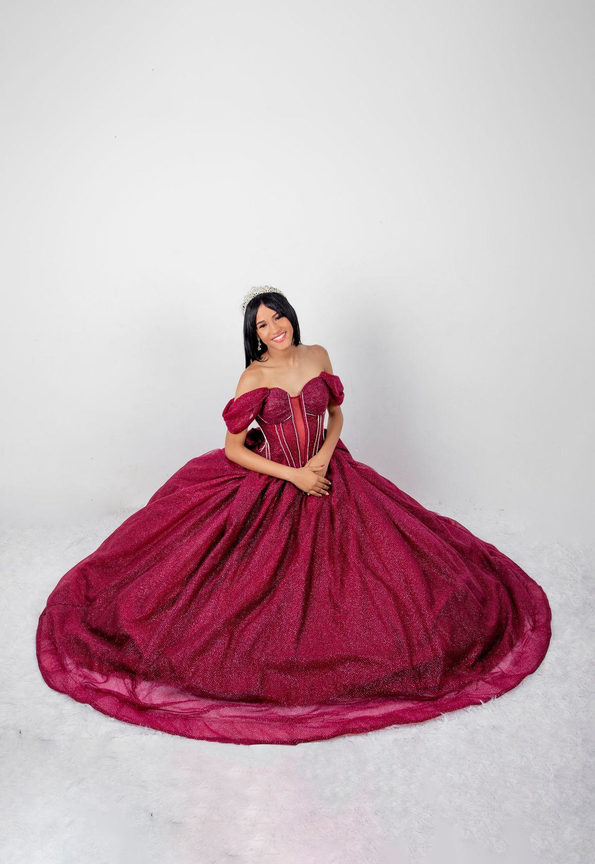 Quinceañera con vestido de gala
